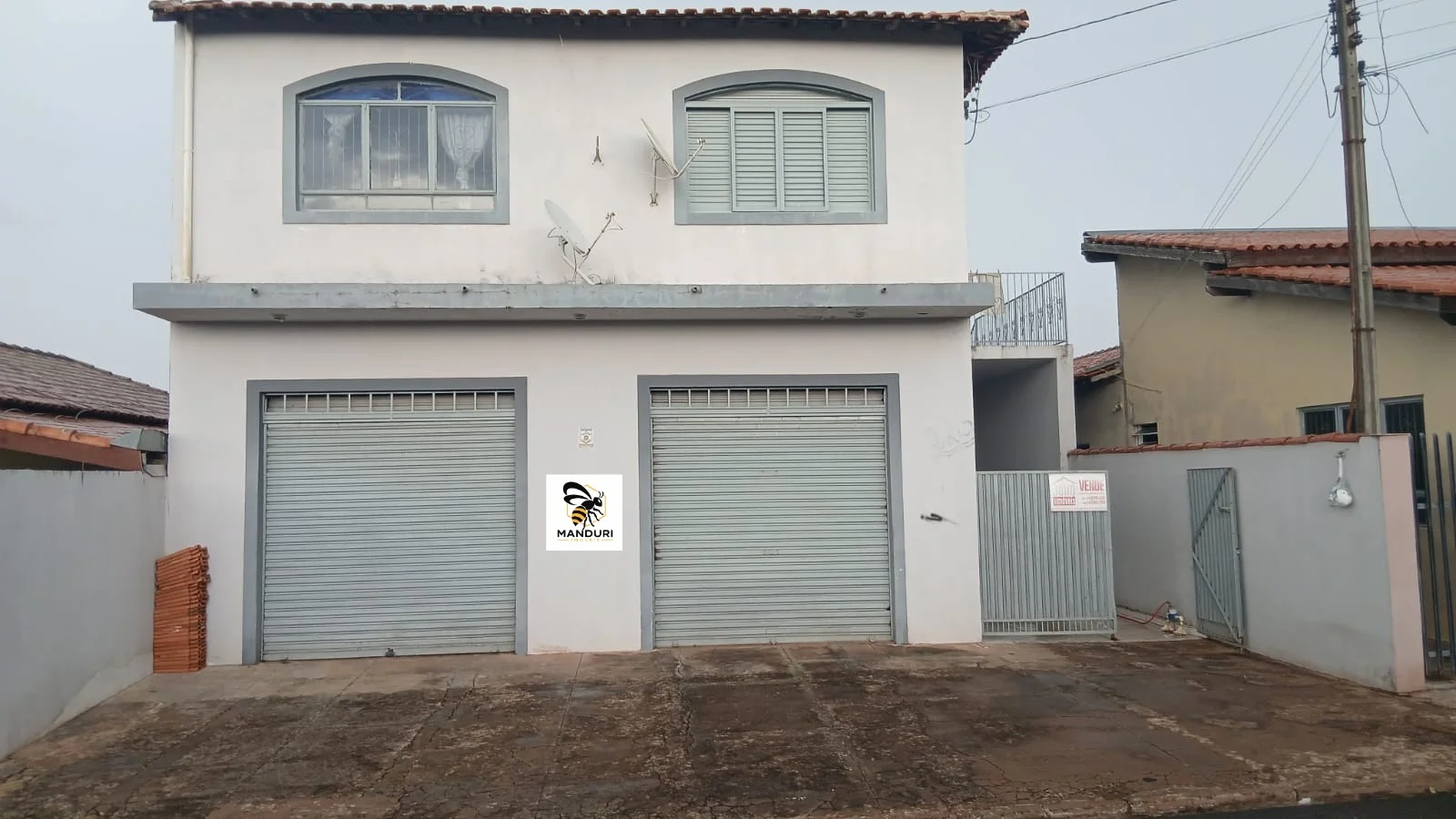 Sobrado com área comercial