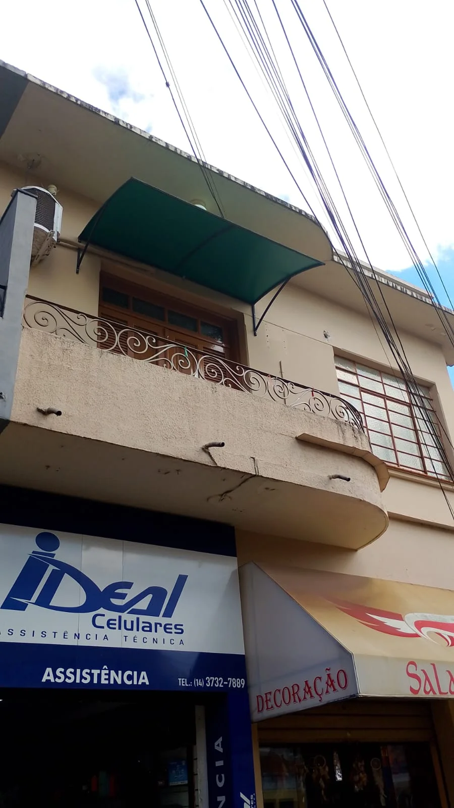 Sobrado com área comercial
