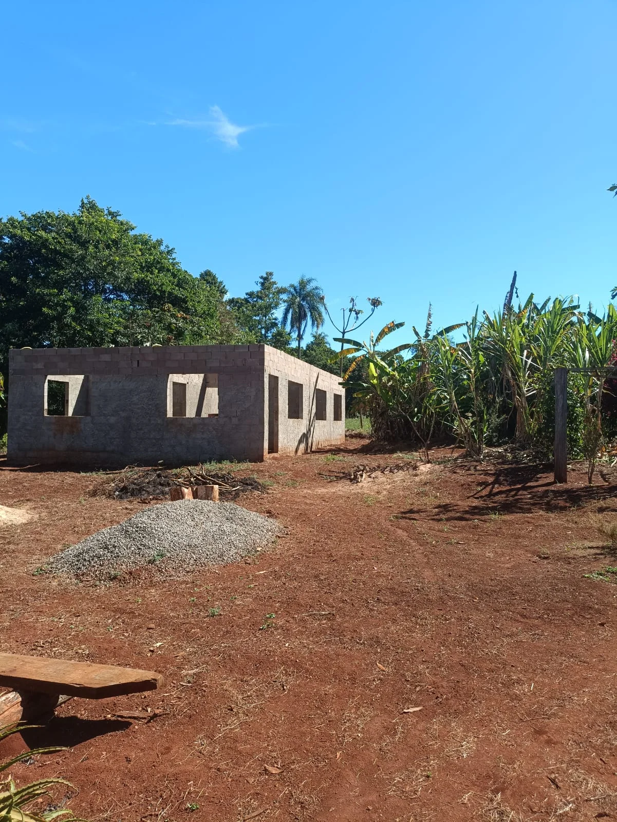 Terreno com Construção