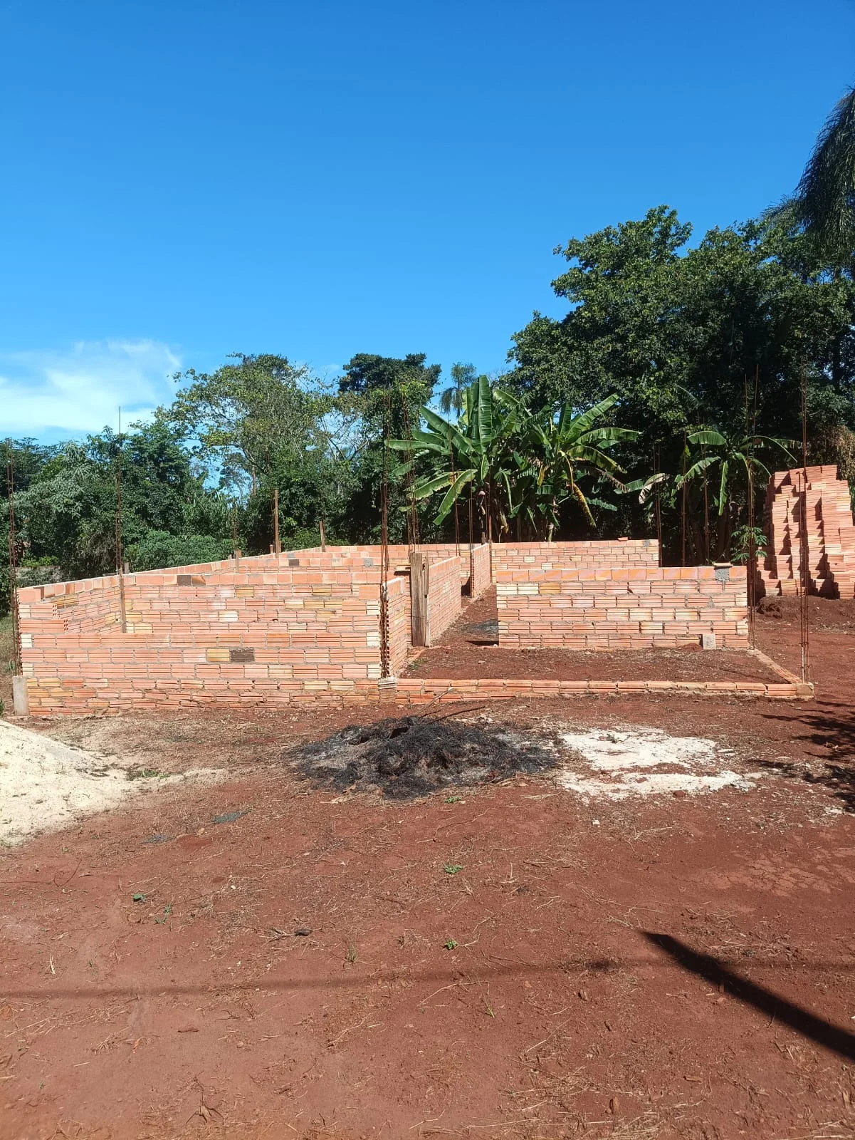 Terreno com Construção